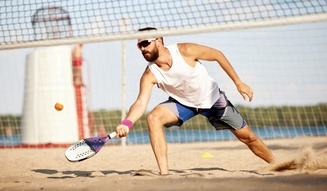 Seu guia para jogar beach tennis: regras, dicas e muito mais